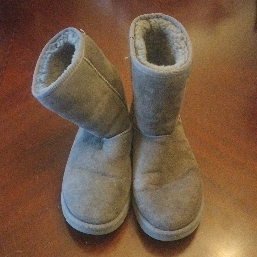 UGG AUSTRALIA Classic Boot Short